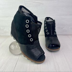 Sorel Joanie Mesh Wedge Women's Size 8.5 Black Suede Leather Open Toe Sandals